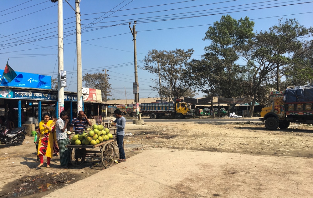 The road between Sirajganj and Dhaka – Handmade Textiles of Bangladesh