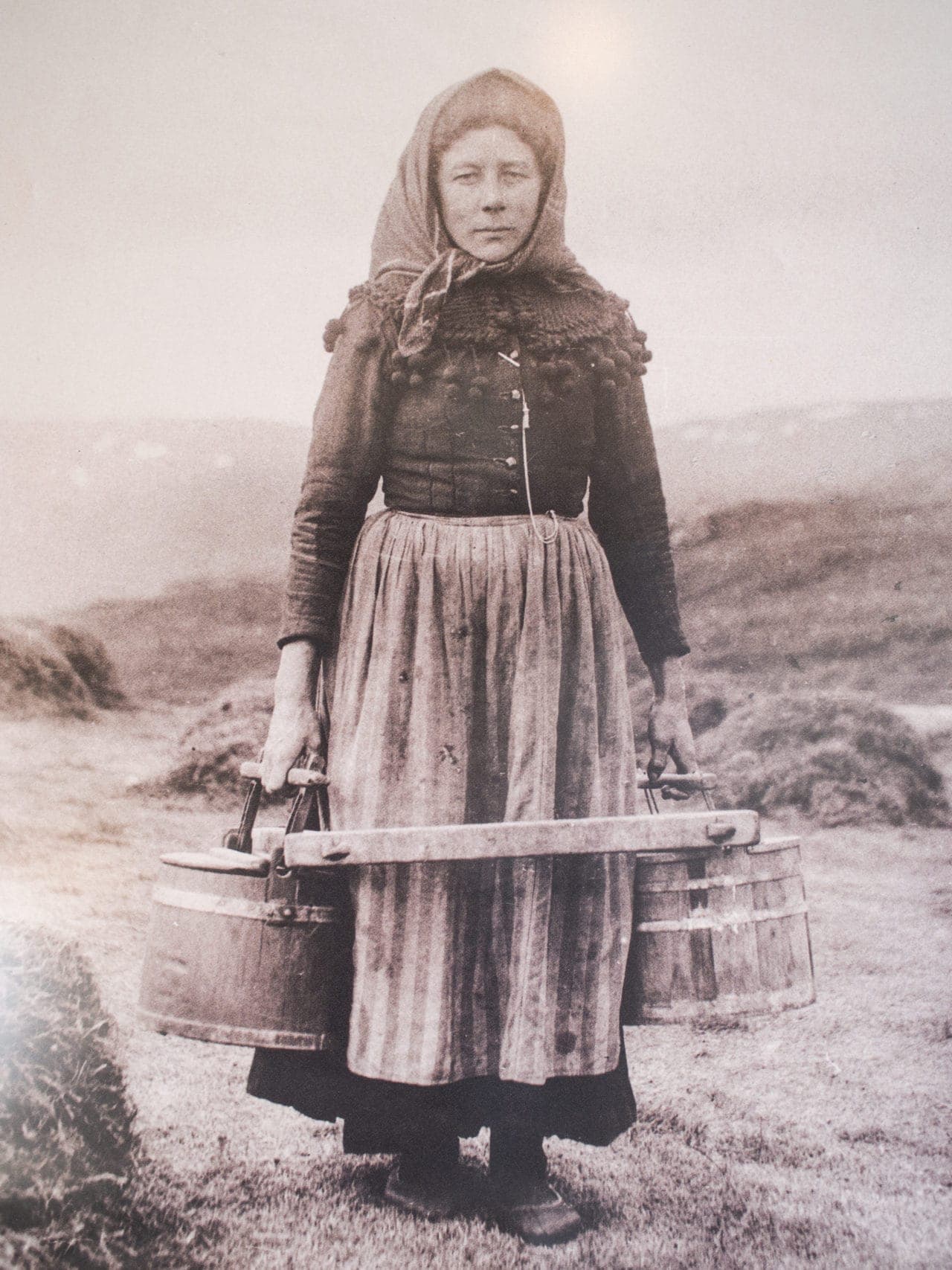Woven woollen clothes worn by Icelandic farming women in the late 1800s.